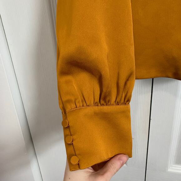 J.Crew Deep V-neck button-front top in satin- backed crepe size 2 - Picture 4 of 10